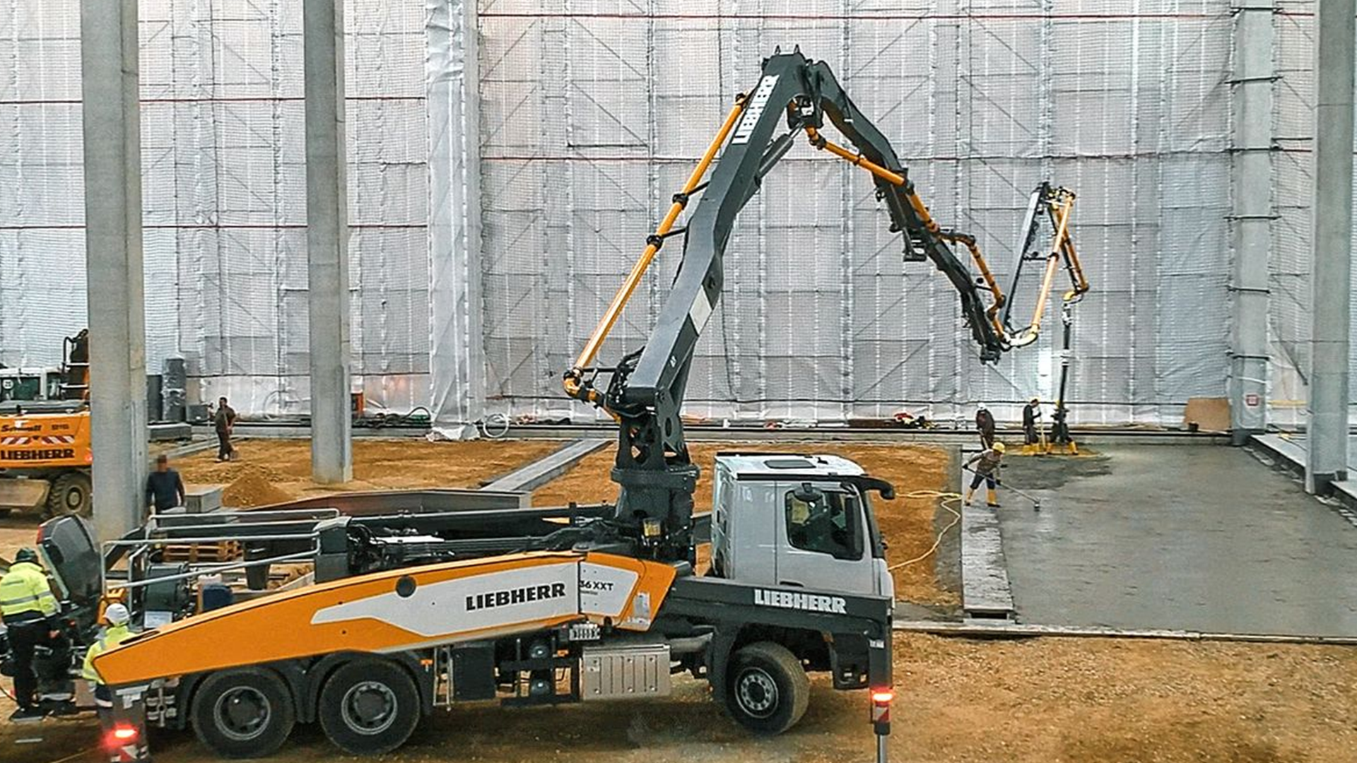 Caminhão Bomba e Lanças de Concreto (1)